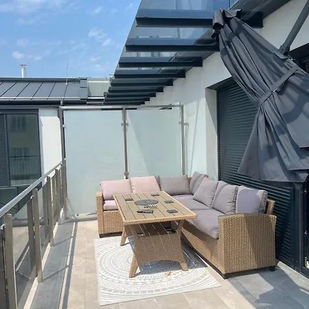 Apartment Luxury Penthouse W Garage - Centre *