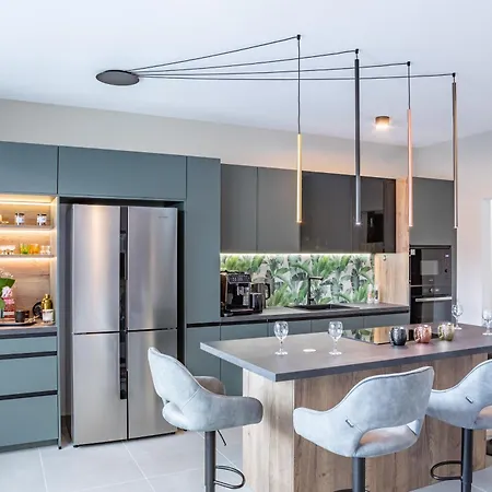 Apartment Luxury Penthouse W Garage - Centre