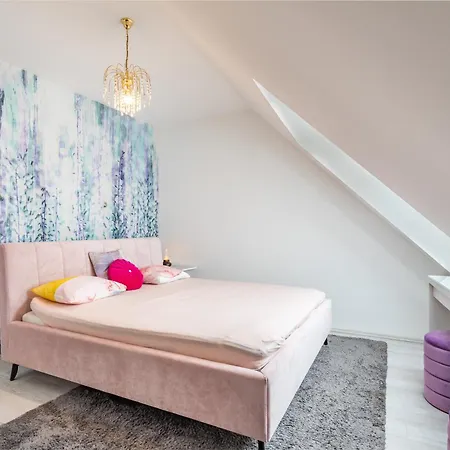 Apartment Luxury Penthouse W Garage - Centre *