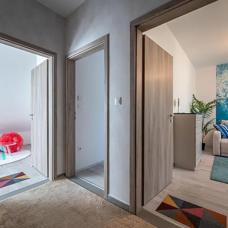 Luxury Penthouse W Garage - Centre *