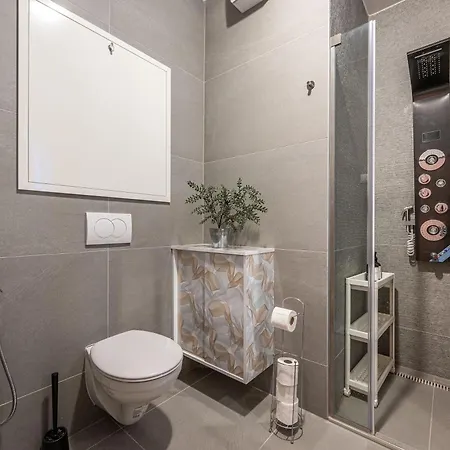 Luxury Penthouse W Garage - Centre *