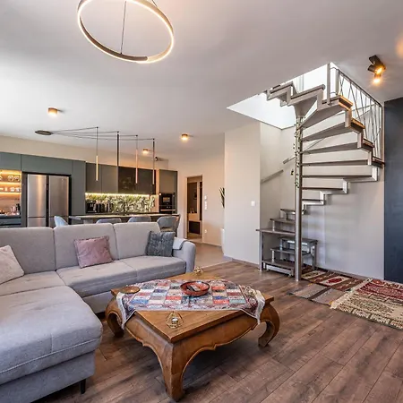 Luxury Penthouse W Garage - Centre