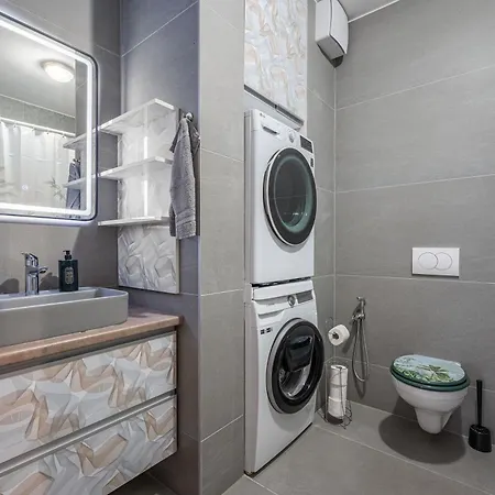 Luxury Penthouse W Garage - Centre *